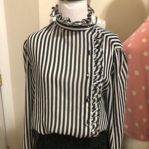 Stunning Vintage very chic and unique  top